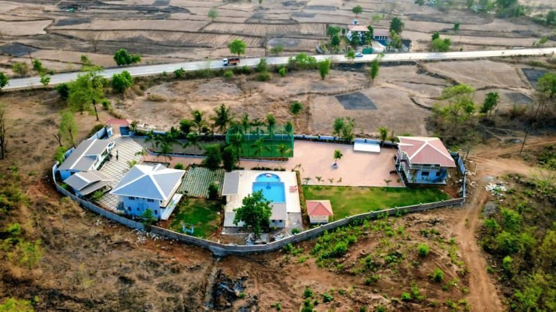 8 Rooms Hillapaside Resort — private villa in Karjat
