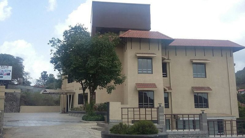 16 Rooms Sandhyalalit — private villa in Lonavala